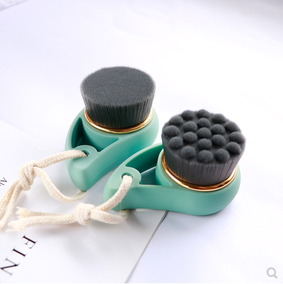 Manual Bamboo Charcoal Facial Cleansing Brush – image 1