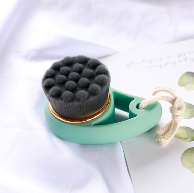 Manual Bamboo Charcoal Facial Cleansing Brush – image 4